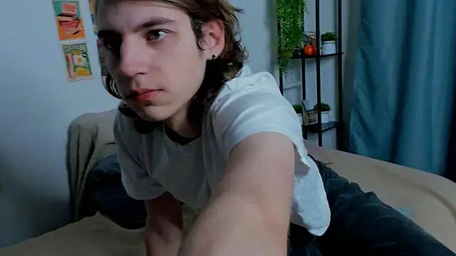 Snapshot of AvenGlow chatting on February 16, 2026, 5:17 am AvenGlow online show from February 16, 2026, 5:17 am