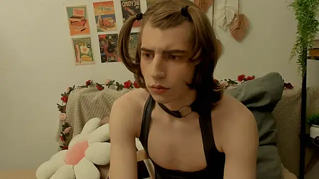 Snapshot of AvenGlow chatting on February 8, 2026, 6:00 am AvenGlow online show from February 8, 2026, 6:00 am