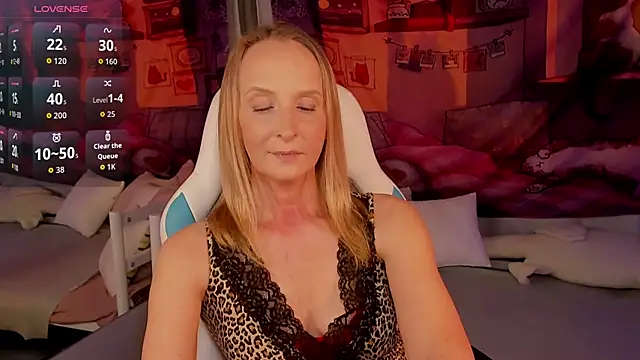 ScarlettPalmer online show from May 27, 2026, 10:55 am