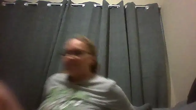 Snapshot of lilMissMarli chatting on January 11, 2026, 4:19 am lilMissMarli online show from January 11, 2026, 4:19 am