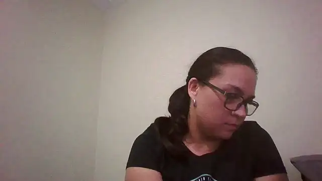 Snapshot of lilMissMarli chatting on April 2, 2026, 1:40 pm lilMissMarli online show from April 2, 2026, 1:40 pm