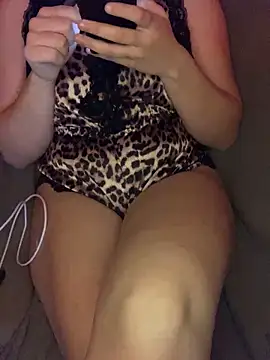 Snapshot of FreeCylinder chatting on February 8, 2026, 7:22 pm FreeCylinder online show from February 8, 2026, 7:22 pm