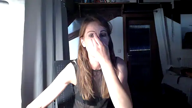 Snapshot of MissDyannis chatting on July 16, 2026, 7:22 pm MissDyannis online show from July 16, 2026, 7:22 pm