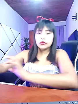 SweetPetiite online show from October 31, 2025, 12:46 pm