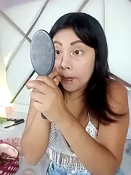 SweetPetiite online show from November 2, 2025, 12:32 pm