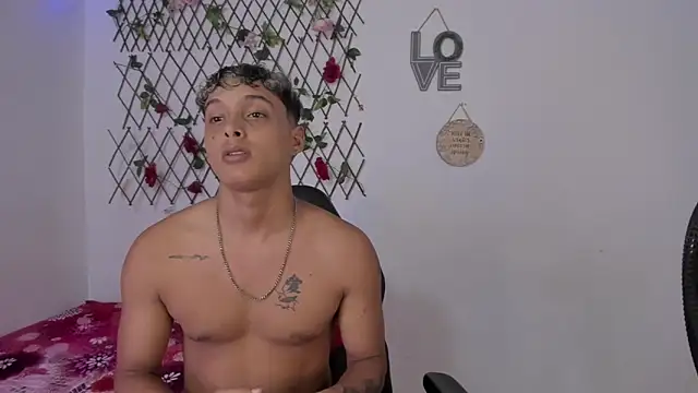 Snapshot of Fre_Grey chatting on October 28, 2025, 4:35 am Fre Grey online show from October 28, 2025, 4:35 am