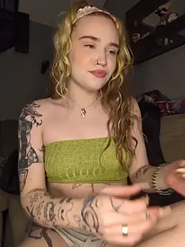 Snapshot of mattiethebaddieee chatting on March 24, 2026, 3:28 am mattiethebaddieee online show from March 24, 2026, 3:28 am