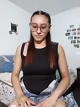 bellastorme04 online show from May 15, 2026, 3:15 am