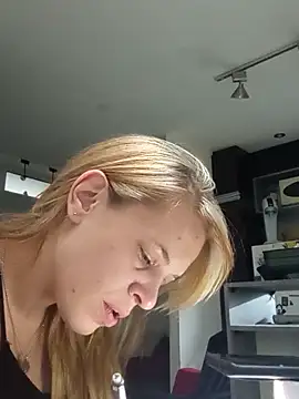 Snapshot of coralu2215 chatting on February 15, 2026, 12:59 pm coralu2215 online show from February 15, 2026, 12:59 pm