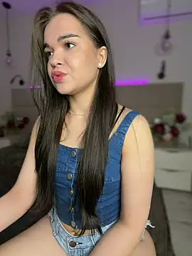 Snapshot of BabyShy- chatting on April 21, 2026, 12:23 am BabyShy- online show from April 21, 2026, 12:23 am