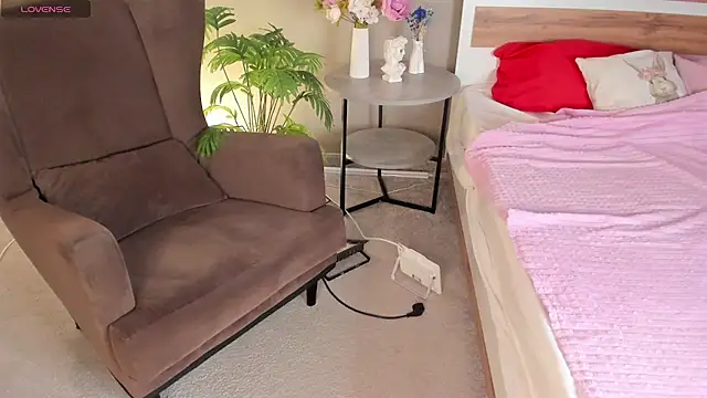 AngelWisee online show from April 27, 2026, 3:04 am