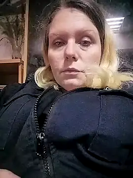 Lana-murr online show from December 3, 2025, 7:24 pm