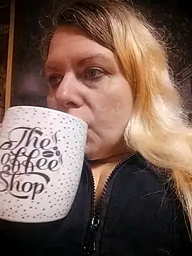 Lana-murr online show from October 28, 2025, 6:34 am