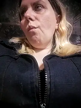 Lana-murr online show from March 18, 2026, 6:53 pm