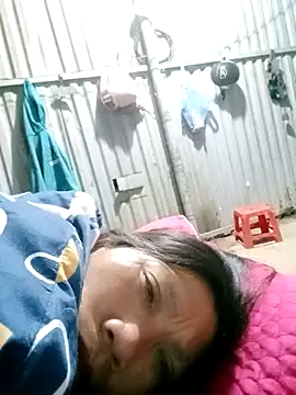 bella-la online show from November 27, 2025, 8:42 pm