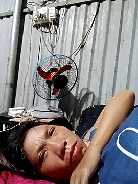 bella-la online show from November 12, 2025, 7:40 pm