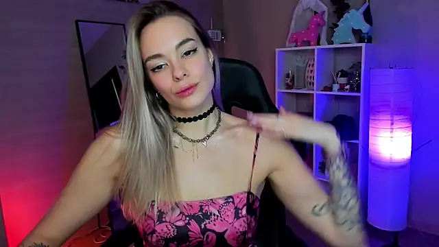 Isabella Lure online show from November 18, 2025, 8:28 am