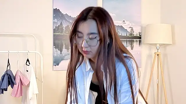 PhillisStocco online show from October 28, 2025, 9:41 am