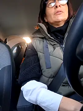 Piediniecollant online show from November 11, 2025, 6:52 am