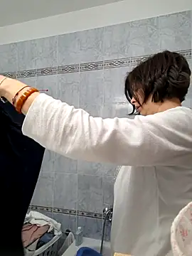 Piediniecollant online show from April 2, 2026, 4:52 am