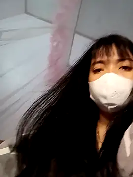 LuckyHine online show from November 6, 2025, 8:57 pm