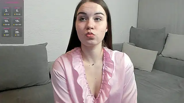 LoreeScialdone online show from November 12, 2025, 4:11 pm