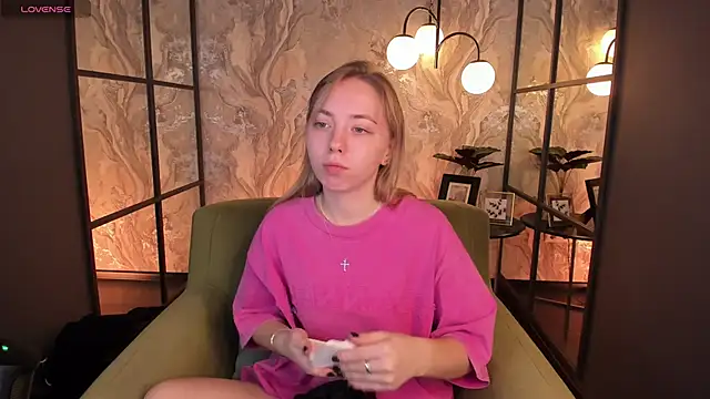 Snapshot of Nora_Miller chatting on November 7, 2025, 5:23 am Nora Miller online show from November 7, 2025, 5:23 am