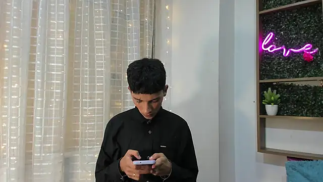 Max Steell online show from October 31, 2025, 3:03 am