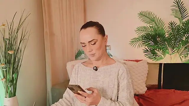 SiennaRosse online show from February 25, 2026, 9:47 pm