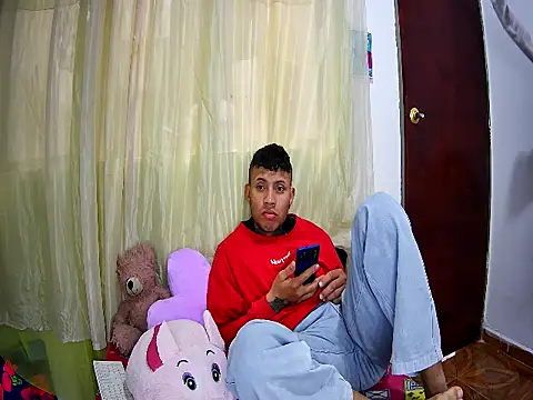 AlexaTinylicks online show from October 28, 2025, 1:32 pm