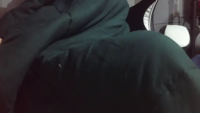 Snapshot of Stripholyday chatting on November 18, 2025, 2:53 pm Stripholyday online show from November 18, 2025, 2:53 pm