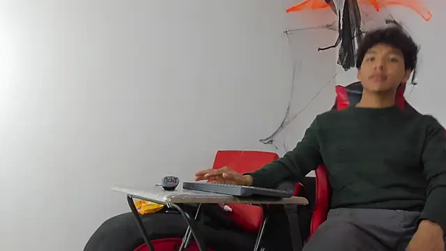 Maximiliano Khalil online show from November 4, 2025, 7:50 pm