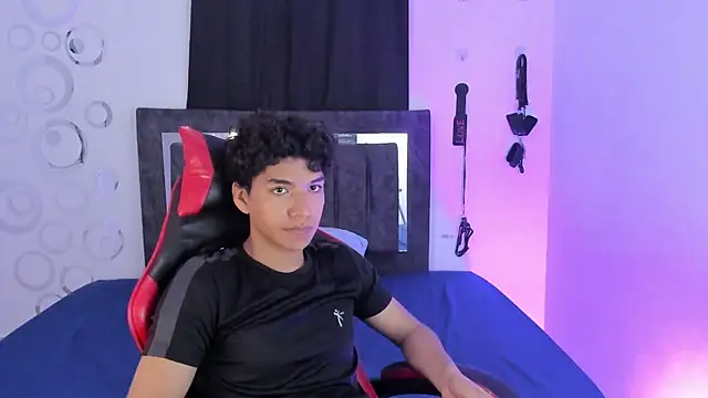 Maximiliano Khalil online show from November 14, 2025, 8:01 pm