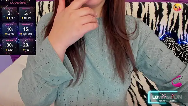 GlowMimi online show from November 11, 2025, 8:47 pm