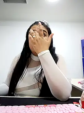 Naaoomii1 online show from November 4, 2025, 2:15 am