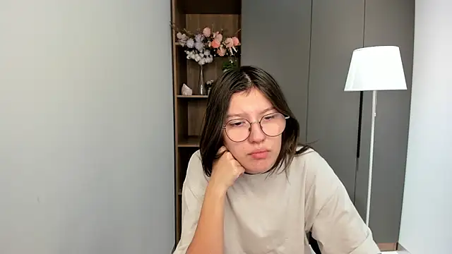 VickieChantos online show from October 30, 2025, 5:06 am