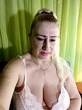 Esenia505 online show from March 4, 2026, 4:09 am