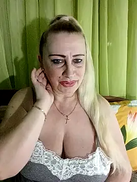 Esenia505 online show from April 19, 2026, 6:10 pm