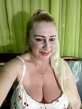Esenia505 online show from May 6, 2026, 1:48 pm
