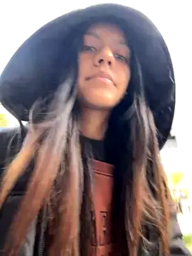 angelaalovee online show from November 6, 2025, 1:04 pm