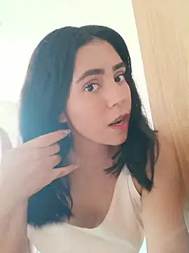 Snapshot of Sara-215 chatting on May 21, 2026, 1:41 pm Sara-215 online show from May 21, 2026, 1:41 pm
