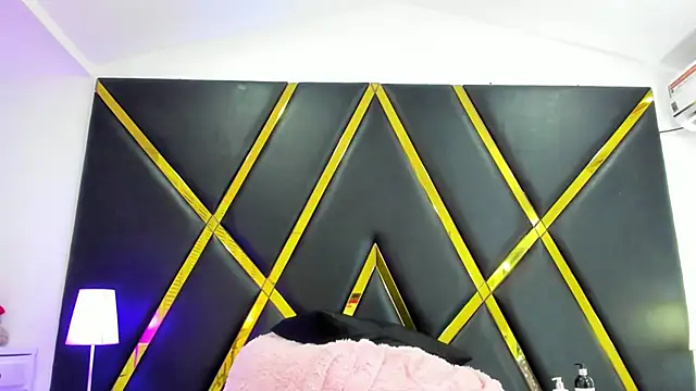 Snapshot of MadiisonGrey_ chatting on December 20, 2025, 3:53 am MadiisonGrey online show from December 20, 2025, 3:53 am