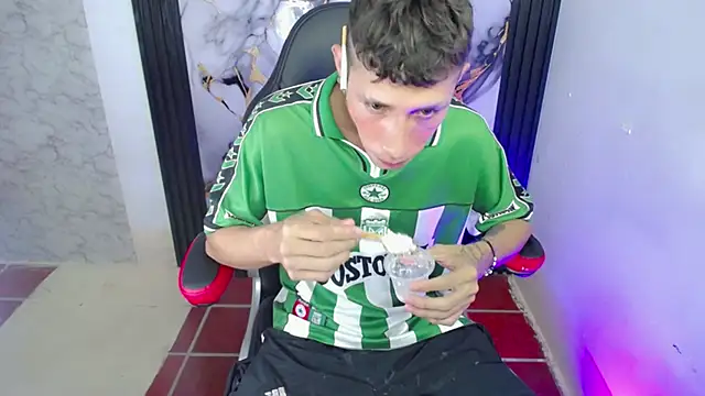 The latin boy online show from November 26, 2025, 6:19 pm