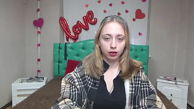 TracyLll online show from February 10, 2026, 7:29 am