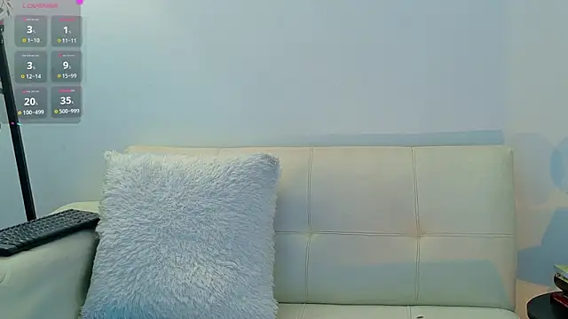 Snapshot of R3d_Moonss__ chatting on February 20, 2026, 6:10 pm R3d Moonss online show from February 20, 2026, 6:10 pm