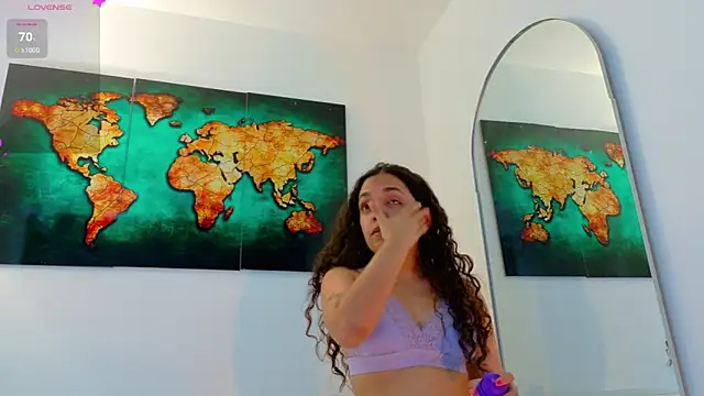 Snapshot of R3d_Moonss__ chatting on February 15, 2026, 6:18 pm R3d Moonss online show from February 15, 2026, 6:18 pm