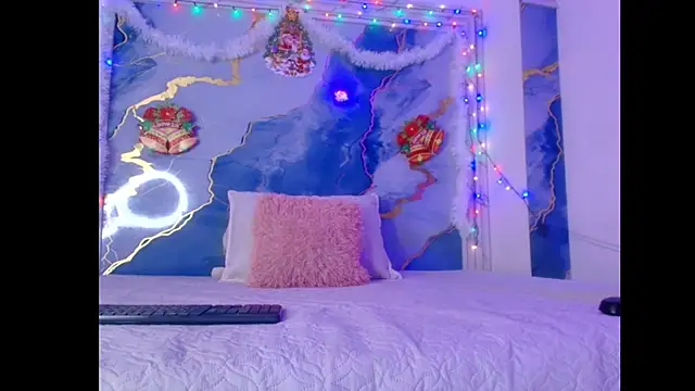 Snapshot of Girls_from_medellin chatting on December 17, 2025, 3:11 am Girls from medellin online show from December 17, 2025, 3:11 am