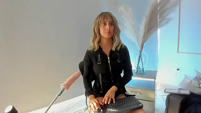 Julietta01 online show from December 20, 2025, 8:12 pm