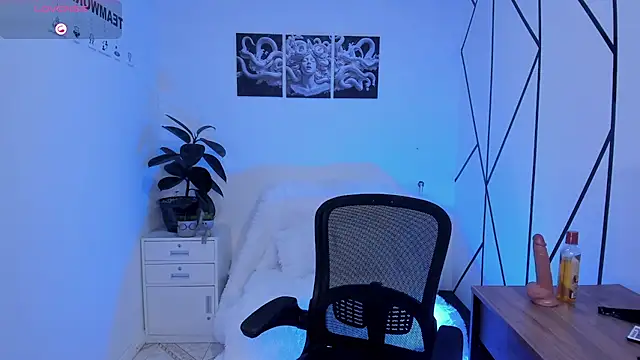 Flor Gil online show from December 13, 2025, 8:04 pm