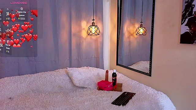 Snapshot of Flor_Gil chatting on February 18, 2026, 2:53 am Flor Gil online show from February 18, 2026, 2:53 am